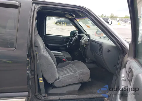 2000 Chevrolet Blazer Ls z USA, uszkodzony, nr VIN 1GNDT13W2Y2297715